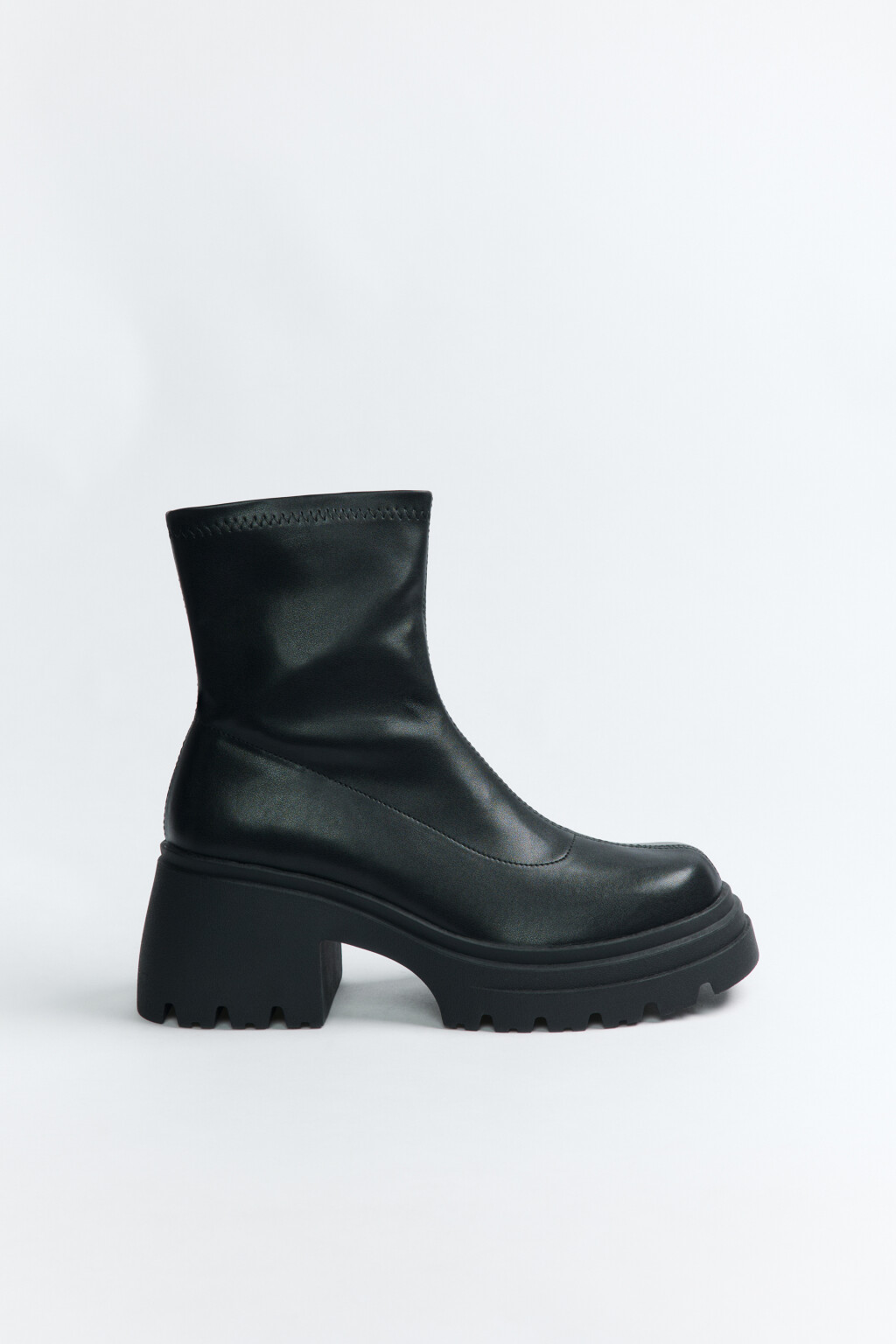 Ботинки высокие на массивной платформе - цвет черный - 1