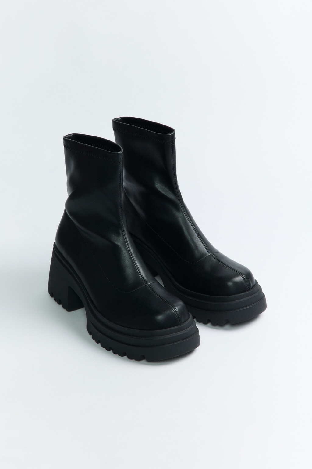 Ботинки высокие на массивной платформе - цвет черный - 3