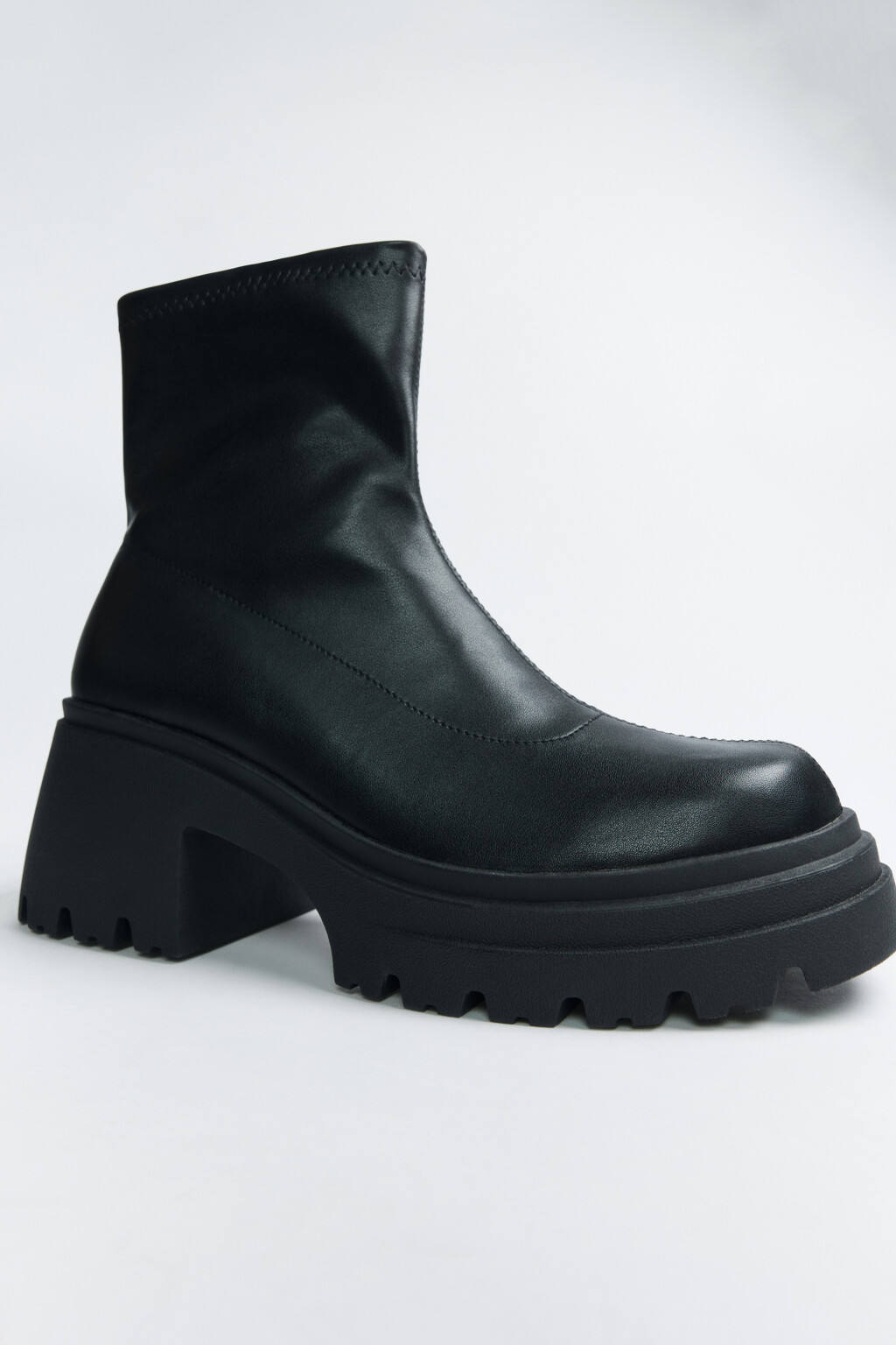 Ботинки высокие на массивной платформе - цвет черный - 5