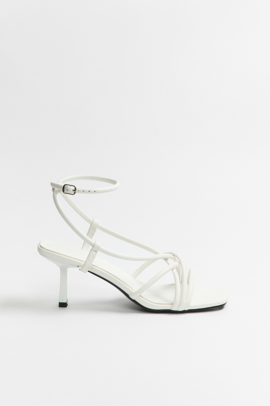 Босоножки с тонкими ремешками на щиколотке - цвет белый - 1