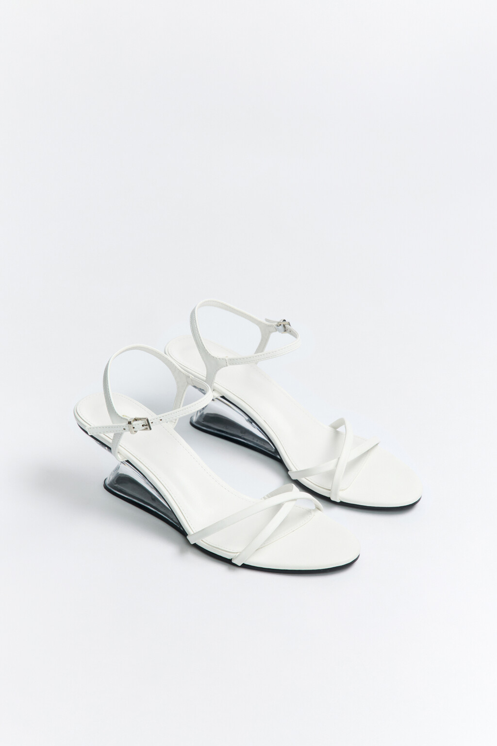 Босоножки на прозрачной танкетке - цвет белый - 3