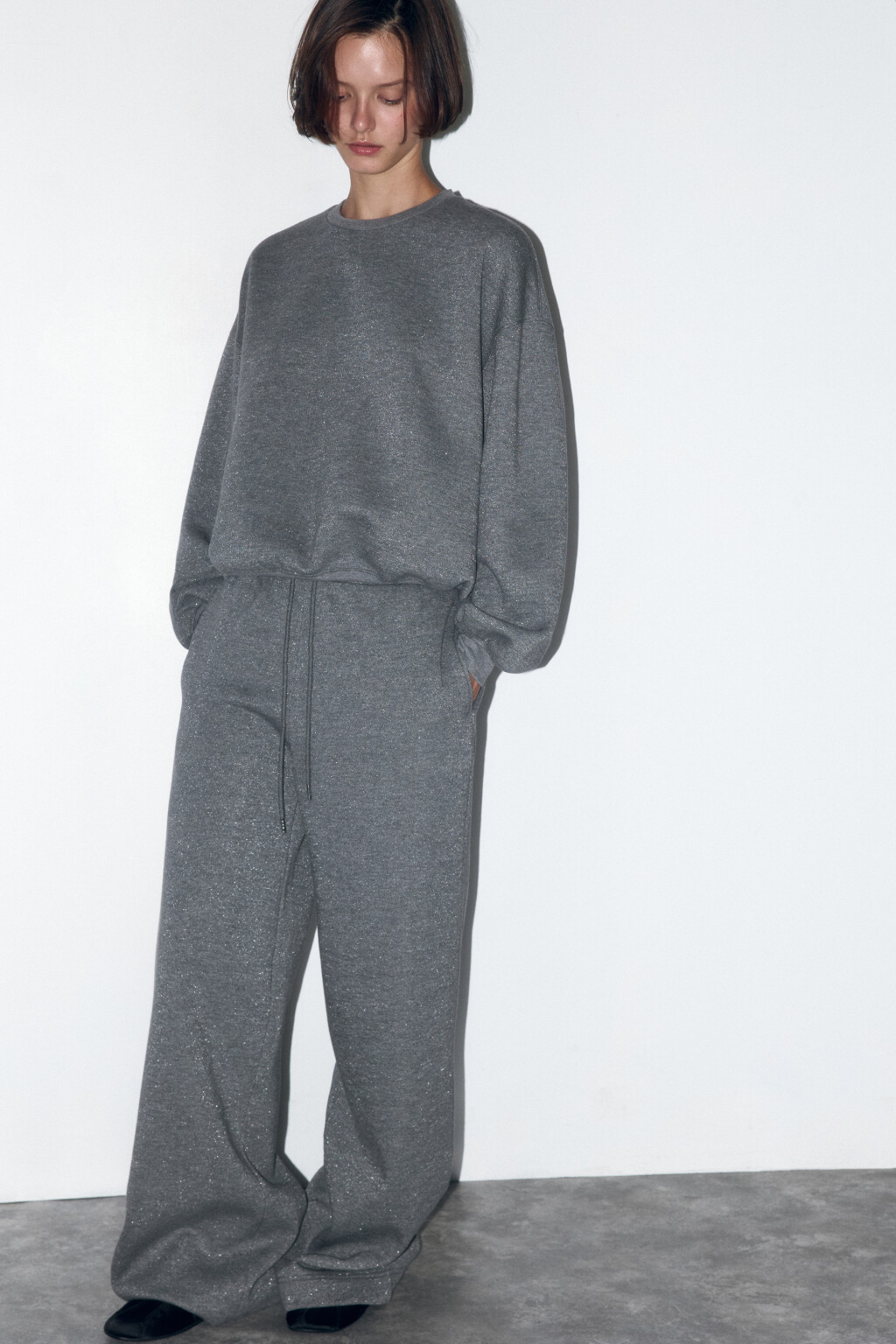 Брюки широкие трикотажные с люрексом - цвет серый - 1