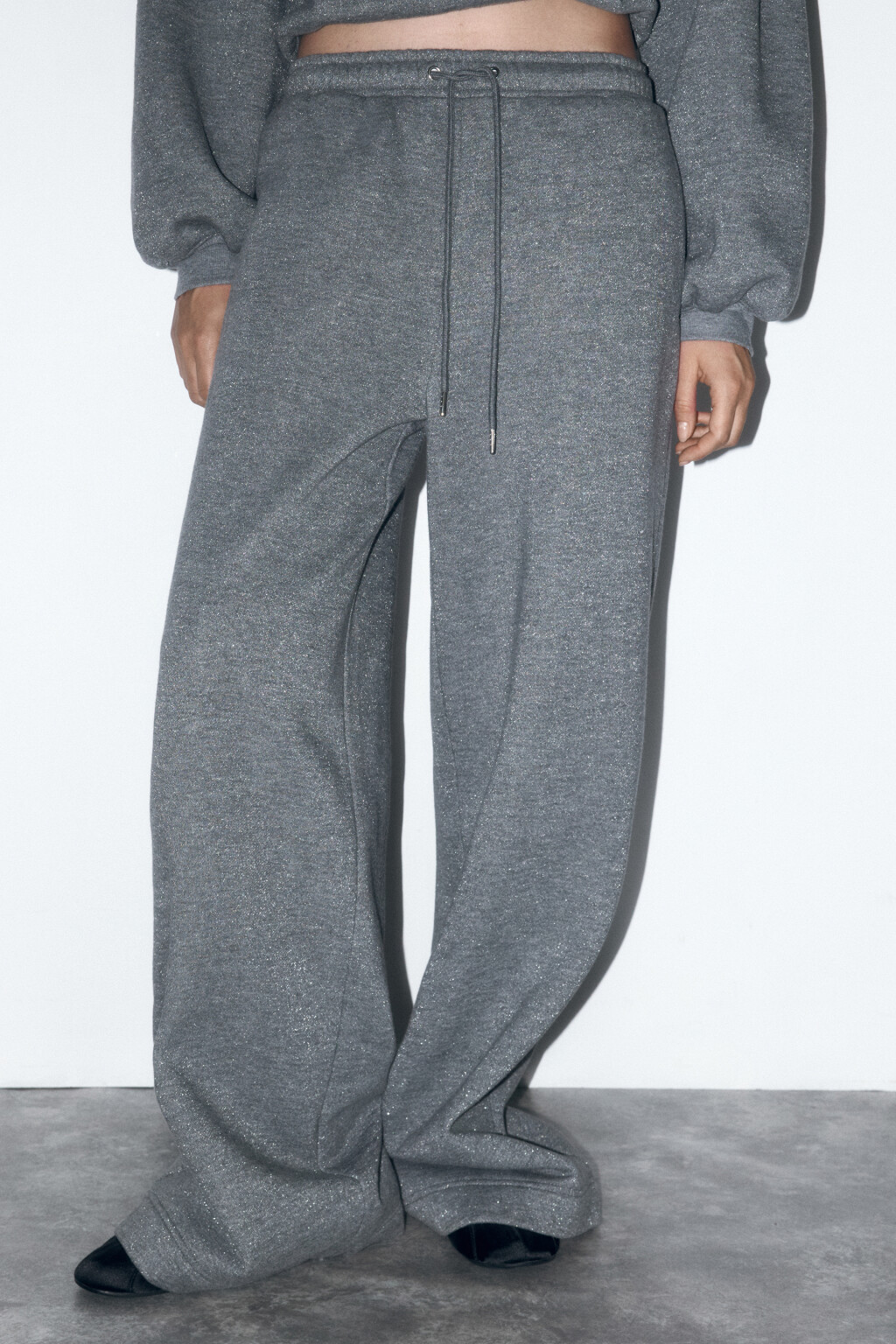 Брюки широкие трикотажные с люрексом - цвет серый - 2