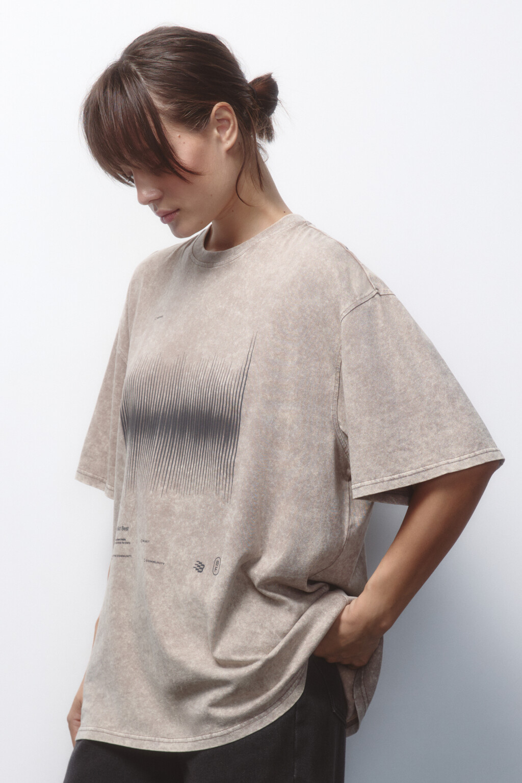 Футболка хлопковая с вареным эффектом и принтом - цвет белый - 3