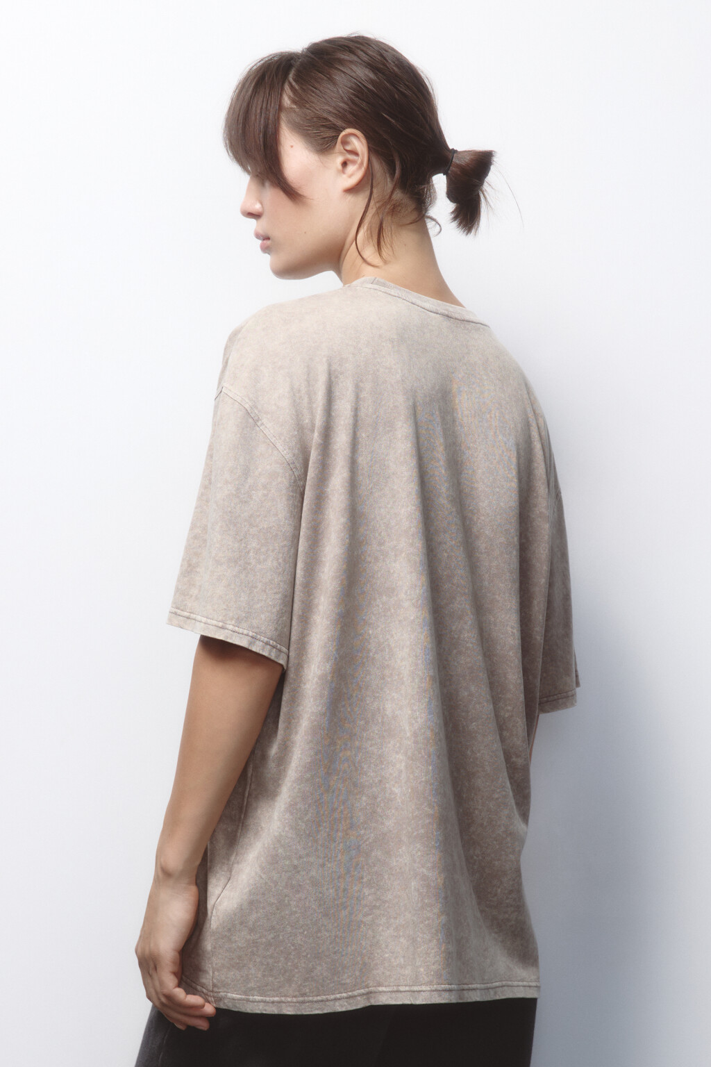 Футболка хлопковая с вареным эффектом и принтом - цвет белый - 4