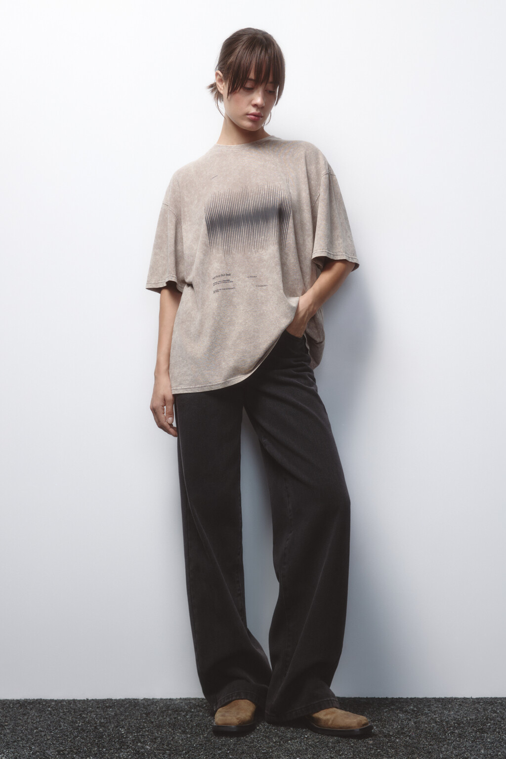 Футболка хлопковая с вареным эффектом и принтом - цвет белый - 5