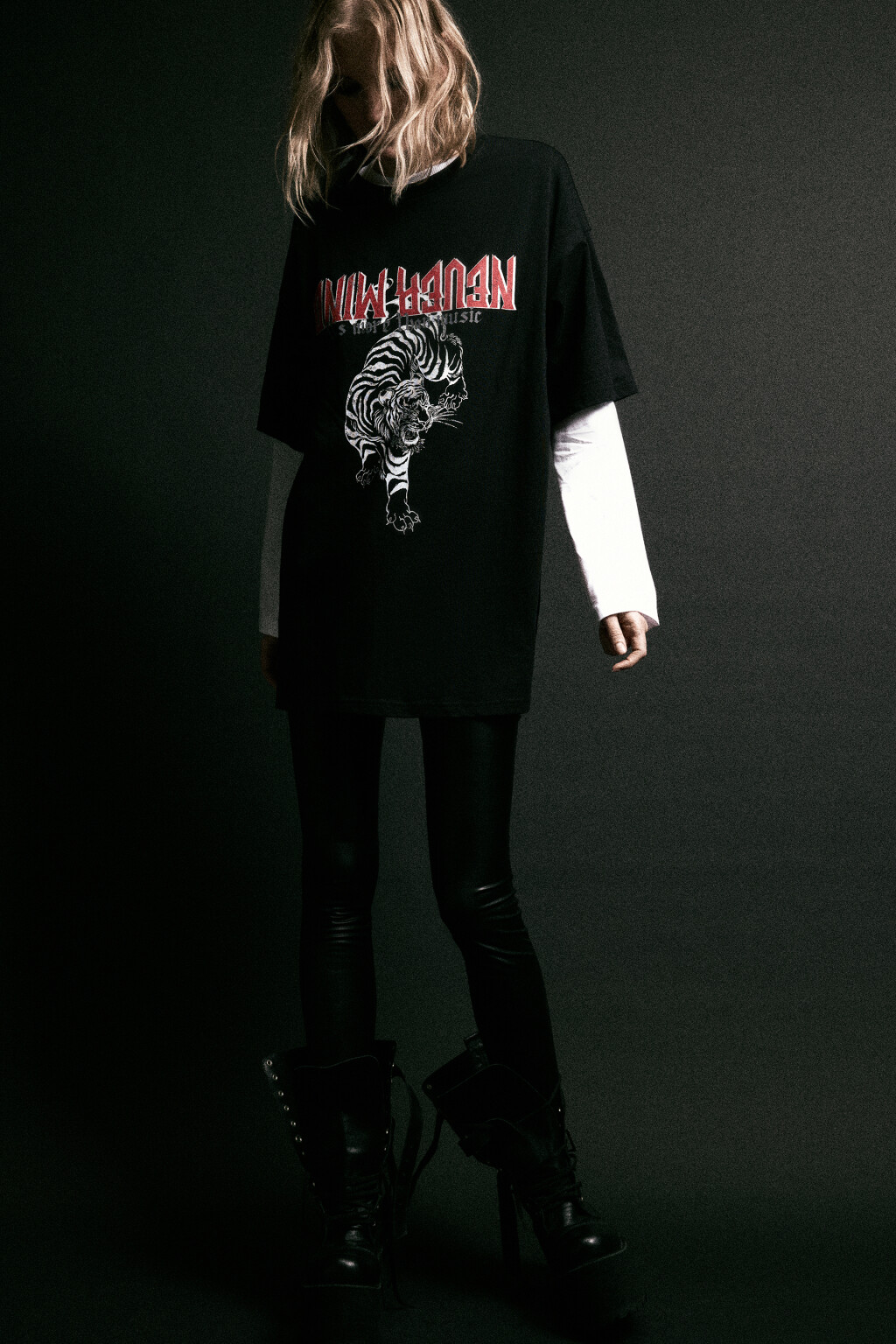 Футболка oversize с принтом в стиле гранж - цвет черный - 1