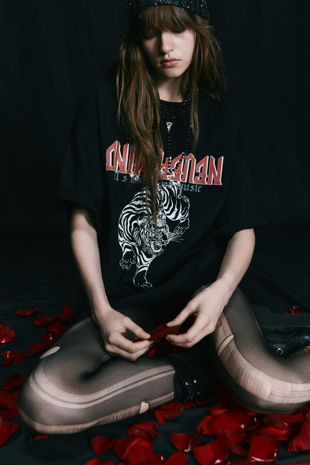 Футболка oversize с принтом в стиле гранж - цвет черный - 9