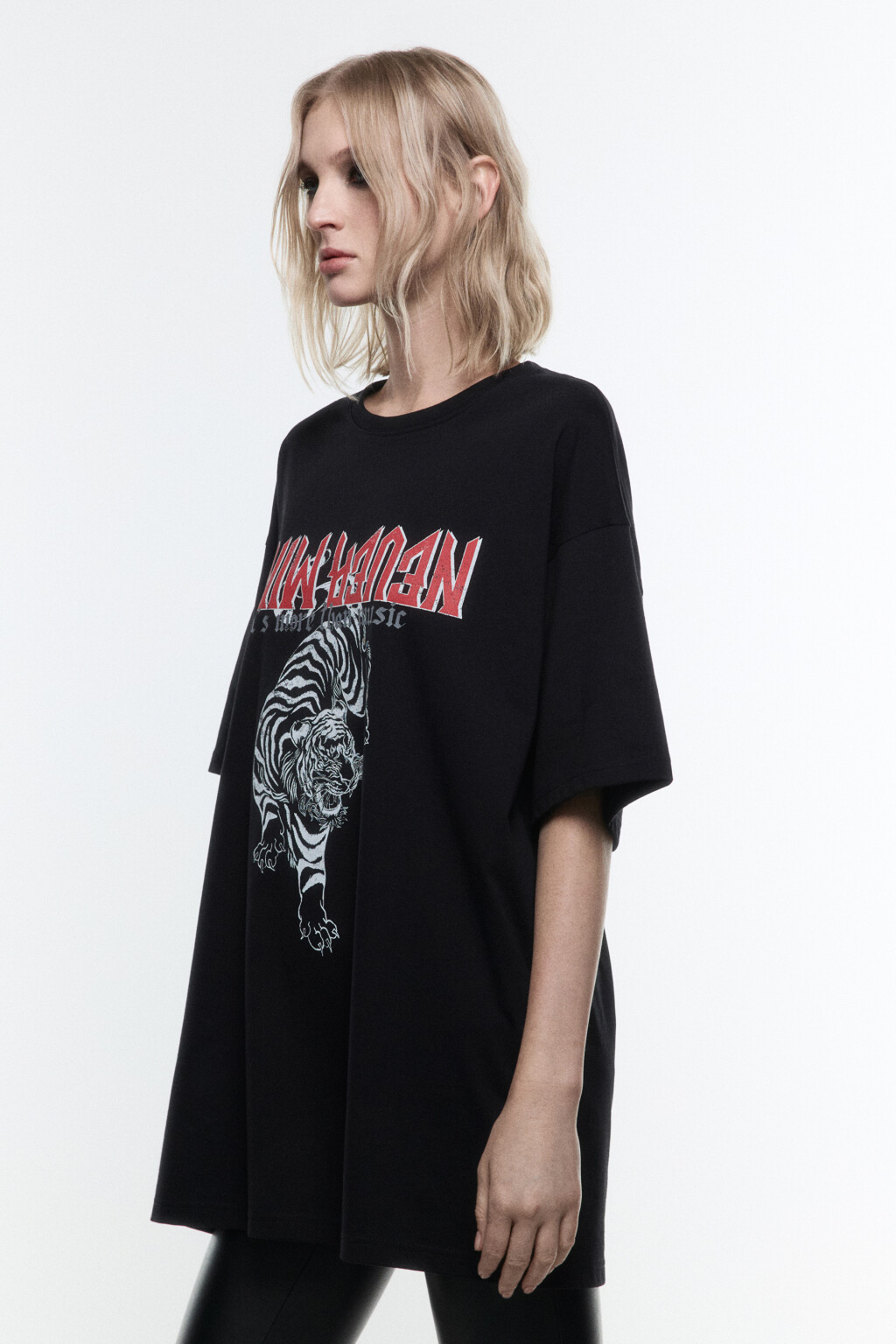 Футболка oversize с принтом в стиле гранж - цвет черный - 3