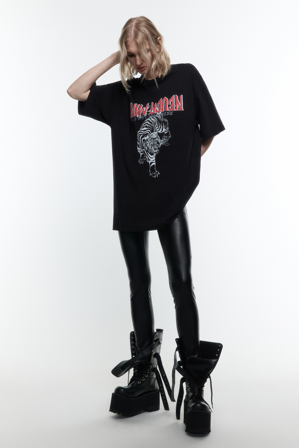 Футболка oversize с принтом в стиле гранж - цвет черный - 5