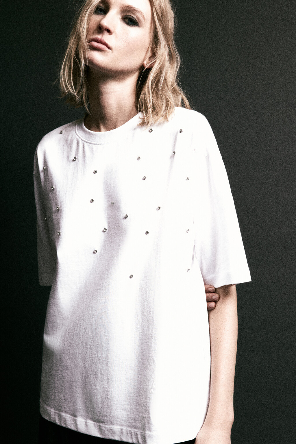 Футболка oversize хлопковая со стразами - цвет черный - 1