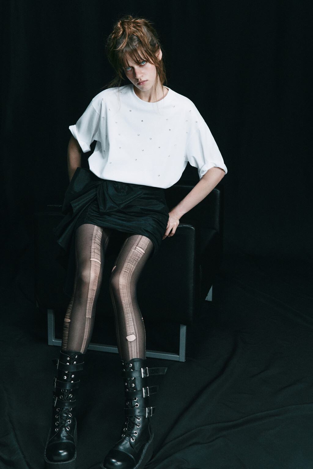 Футболка oversize хлопковая со стразами - цвет черный - 8