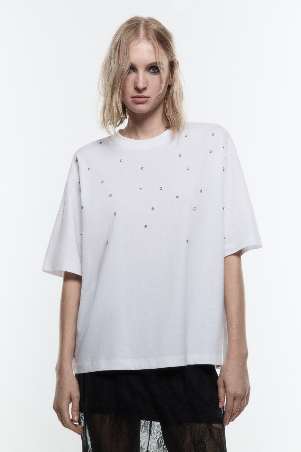 Футболка oversize хлопковая со стразами - цвет черный - 2