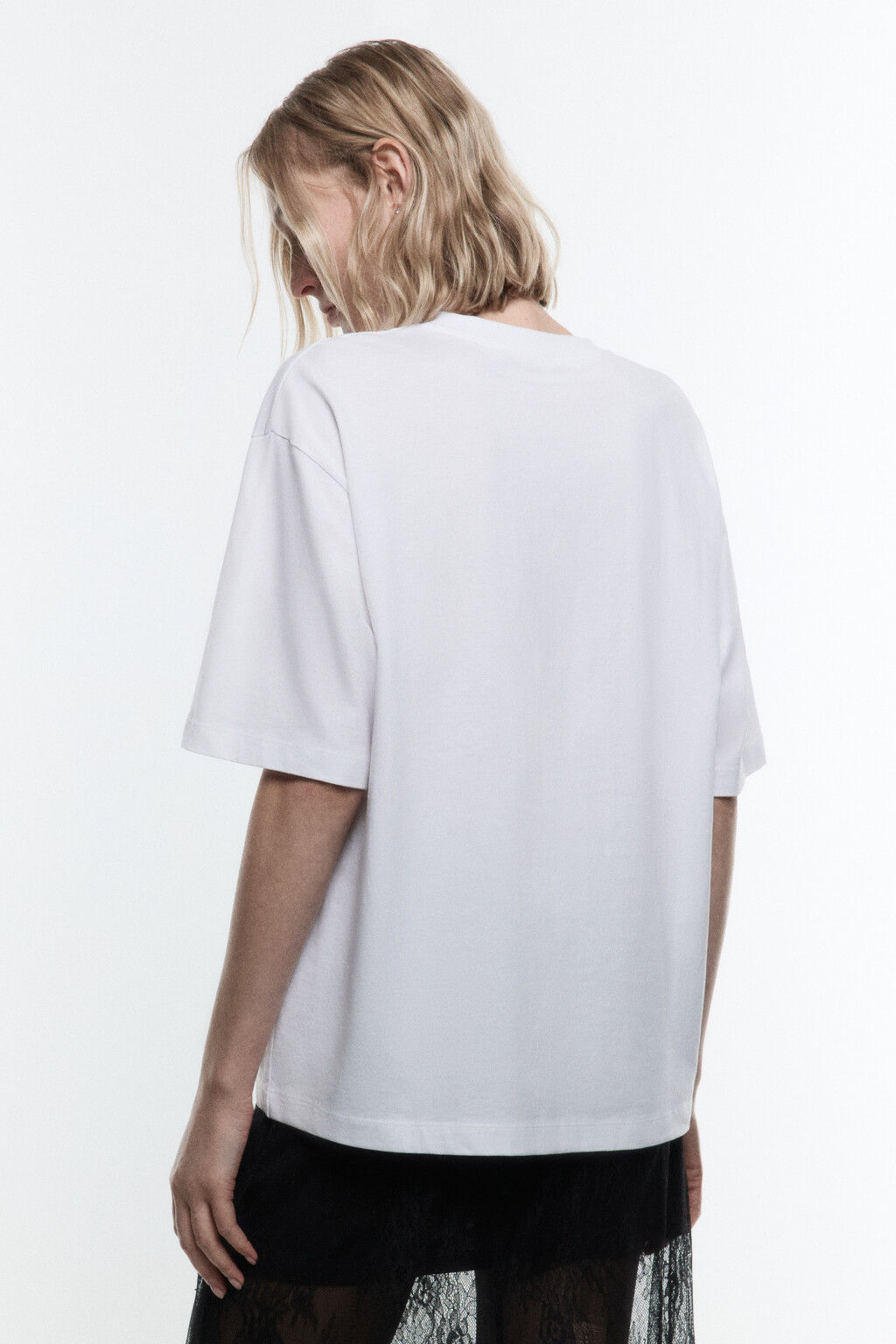 Футболка oversize хлопковая со стразами - цвет черный - 4