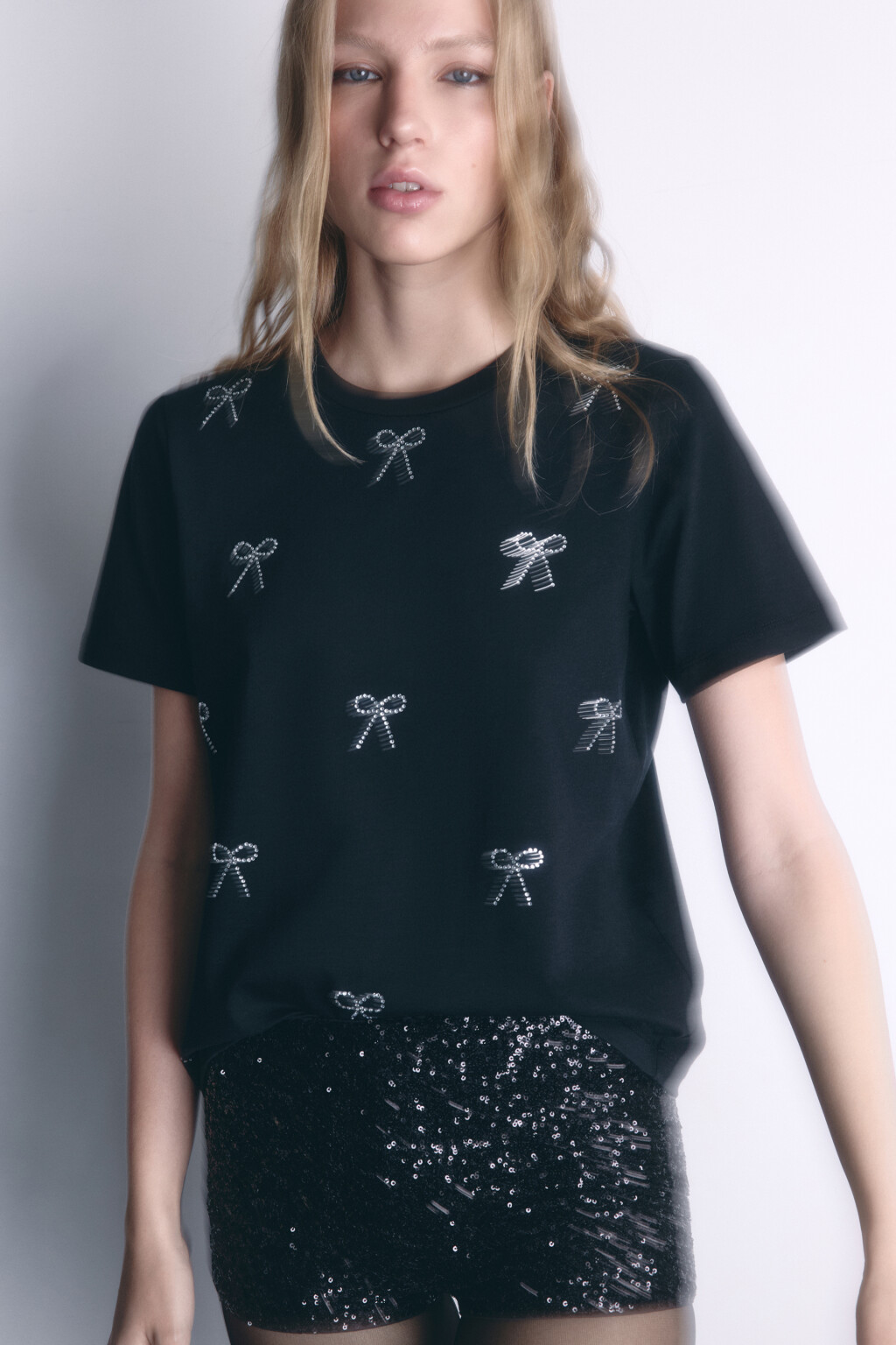 Футболка хлопковая с принтом из страз - цвет черный - 1