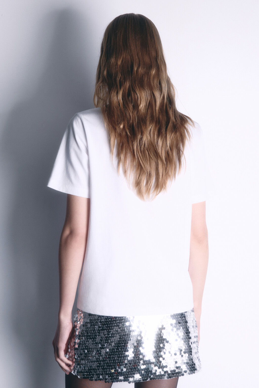 Футболка хлопковая с принтом из страз - цвет белый - 5