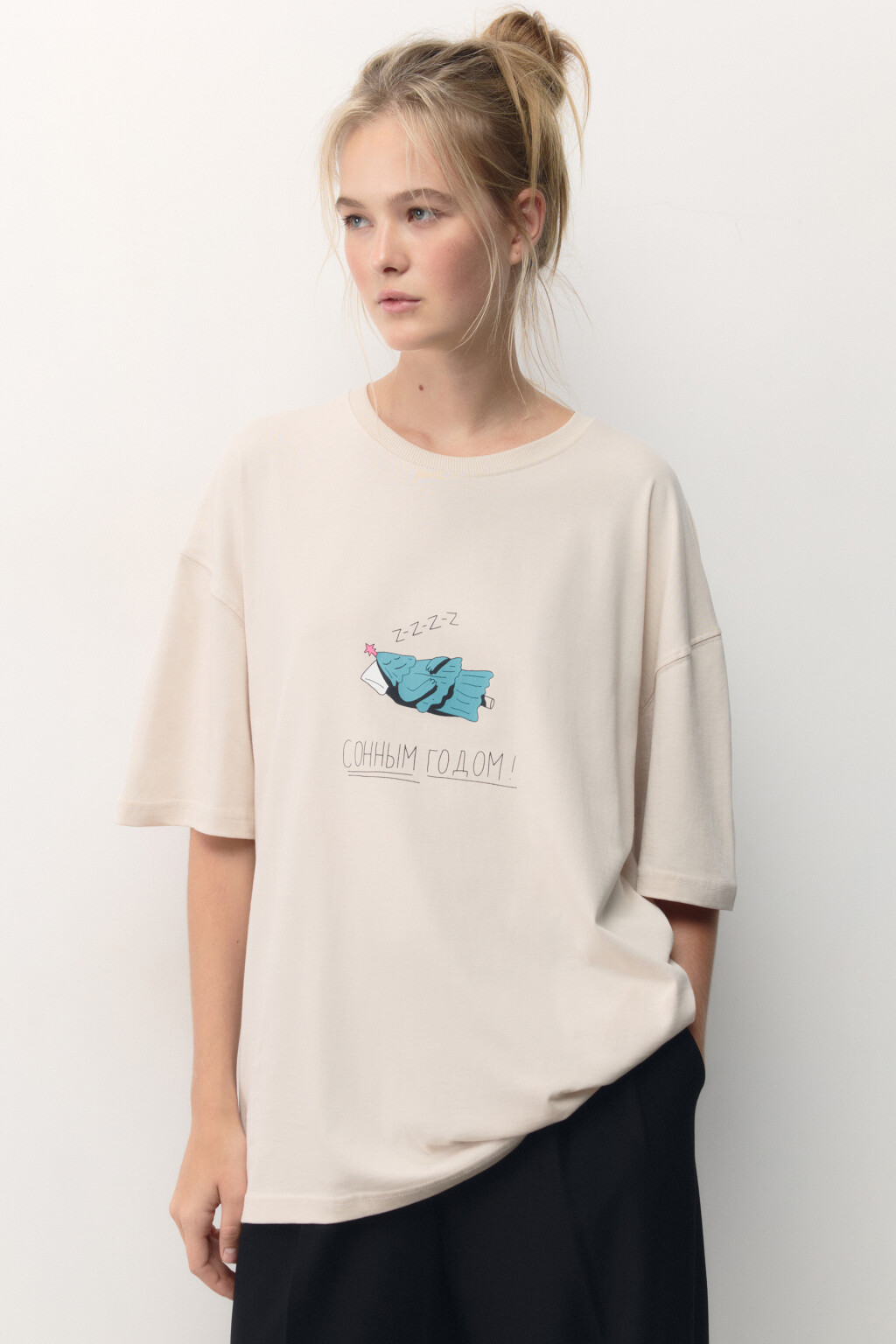 Футболка унисекс с новогодним принтом Bang! Bang! - цвет бежевый - 2