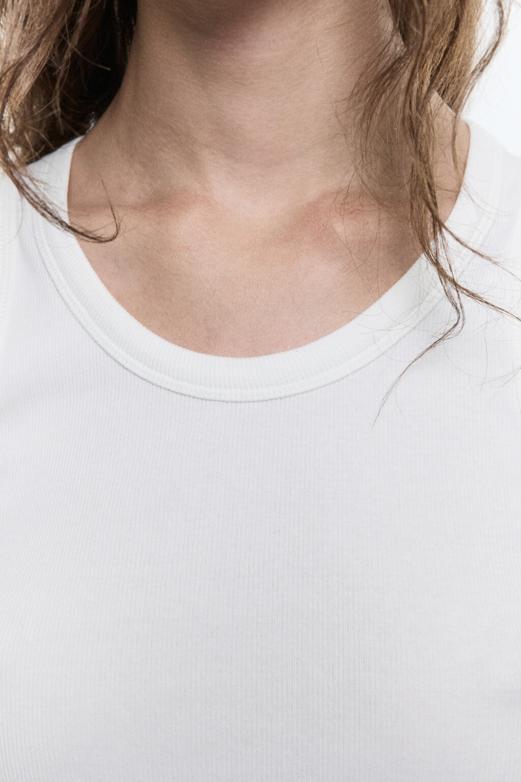 Майка хлопковая в рубчик - цвет белый - 6