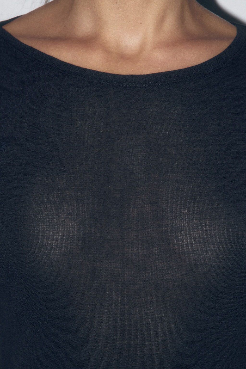 Лонгслив из тонкого хлопкового трикотажа - цвет черный - 6