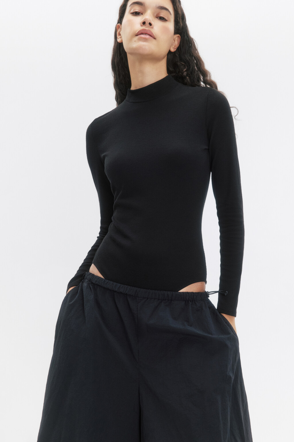 Боди-водолазка в рубчик с коротким воротником - цвет черный - 1