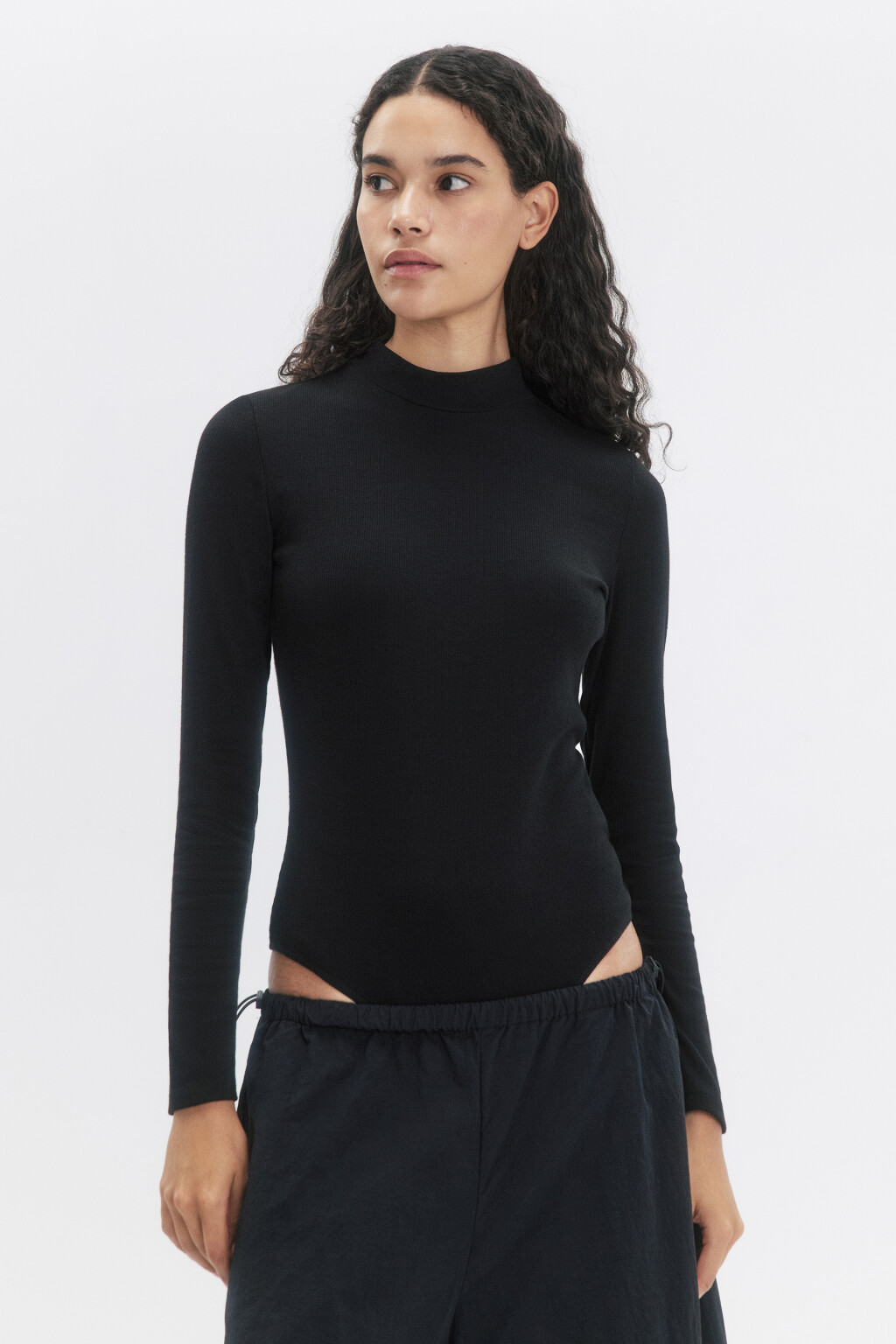 Боди-водолазка в рубчик с коротким воротником - цвет черный - 2