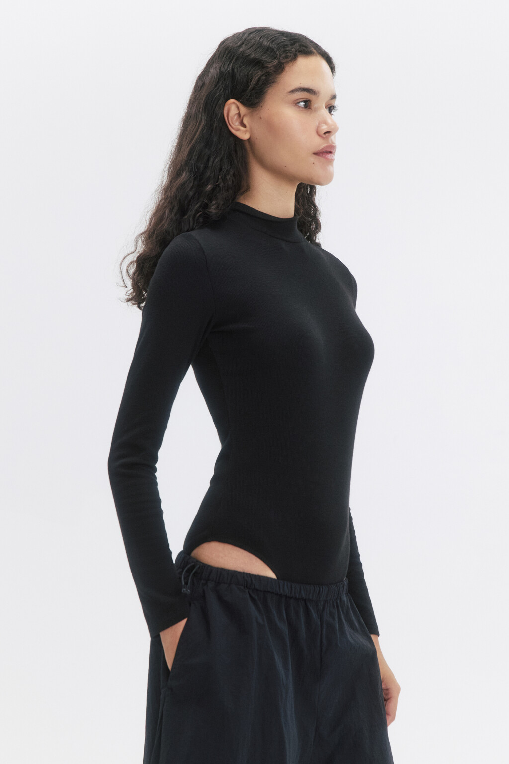 Боди-водолазка в рубчик с коротким воротником - цвет черный - 3