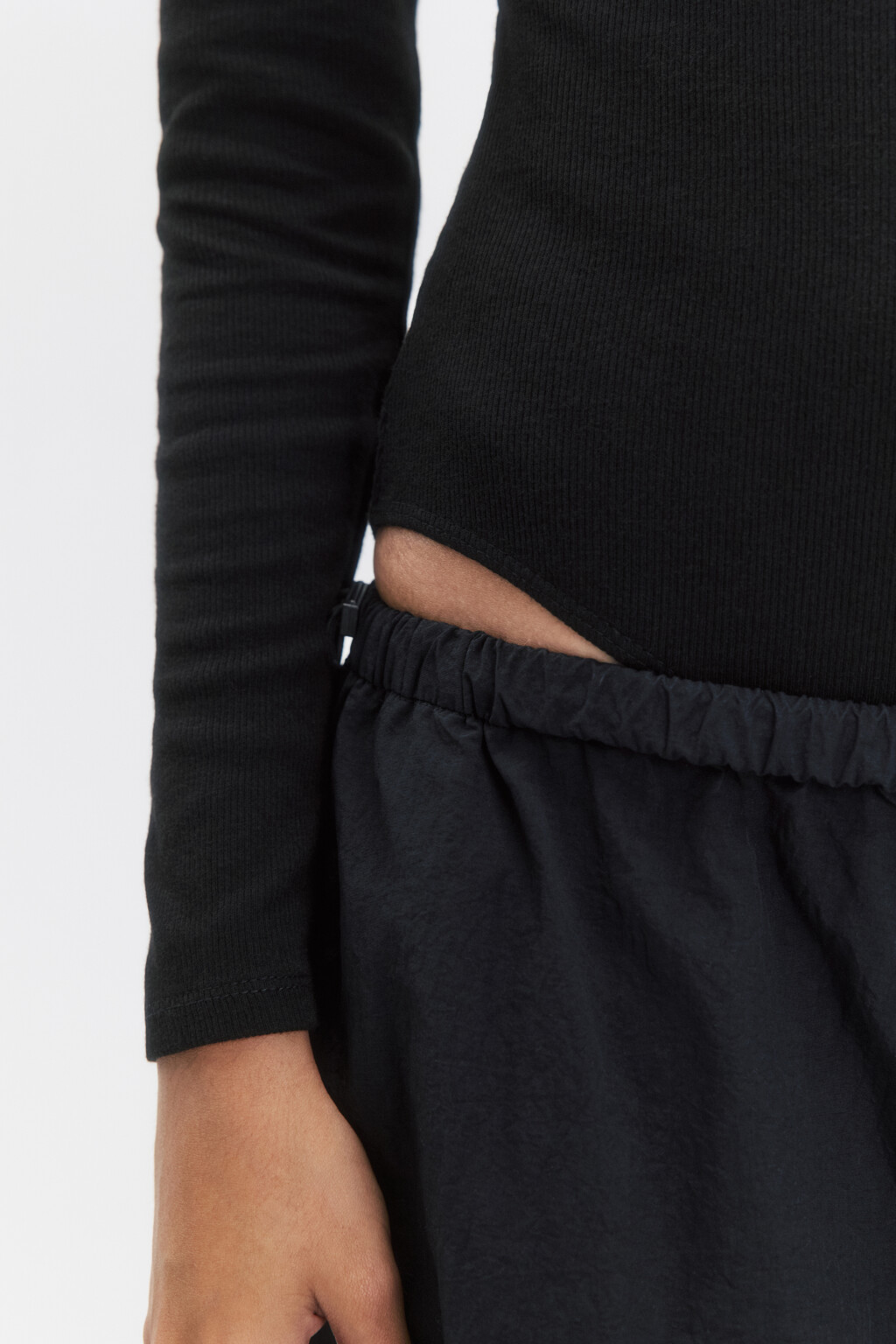 Боди-водолазка в рубчик с коротким воротником - цвет черный - 7