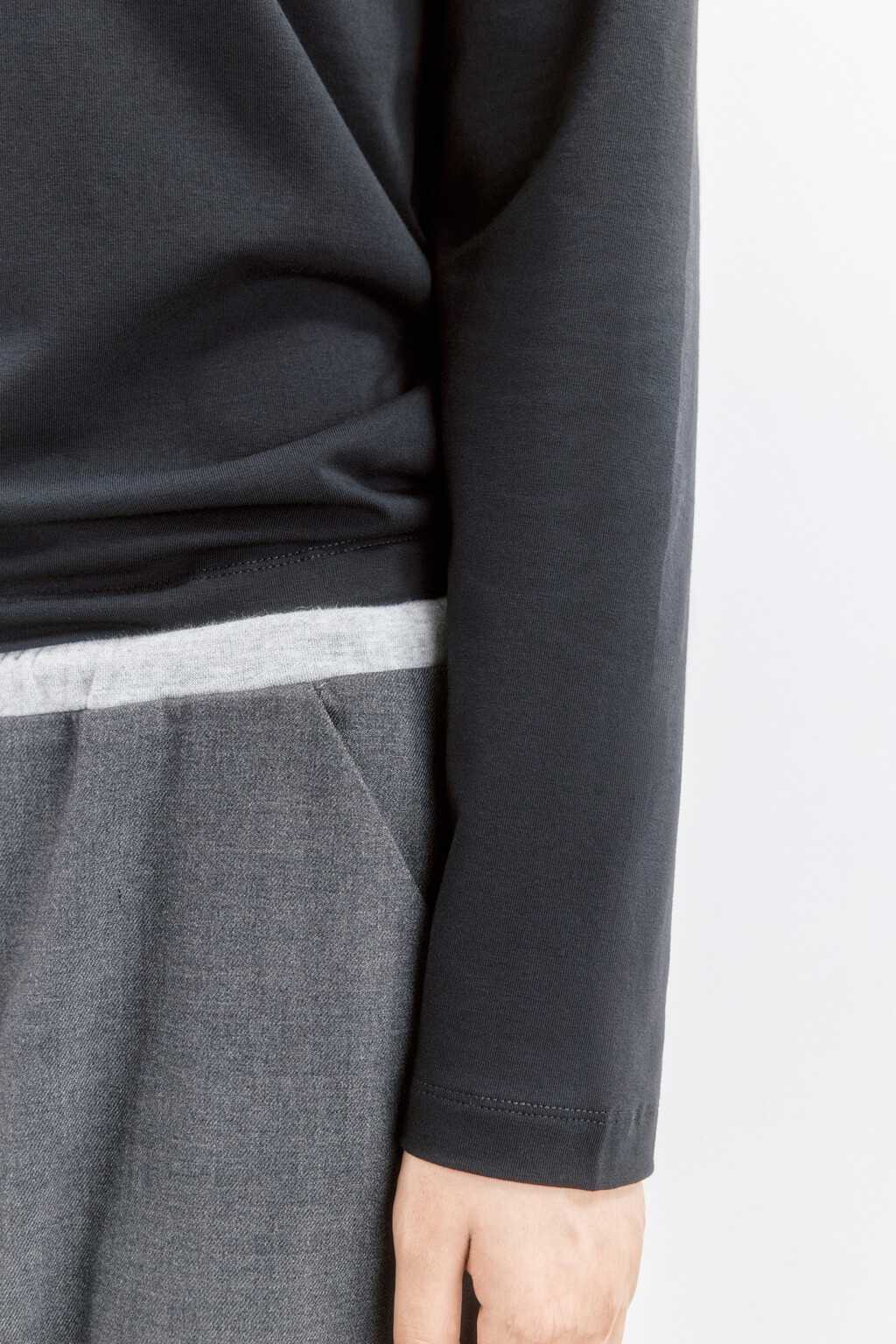 Лонгслив свободный из хлопкового трикотажа - цвет черный - 7