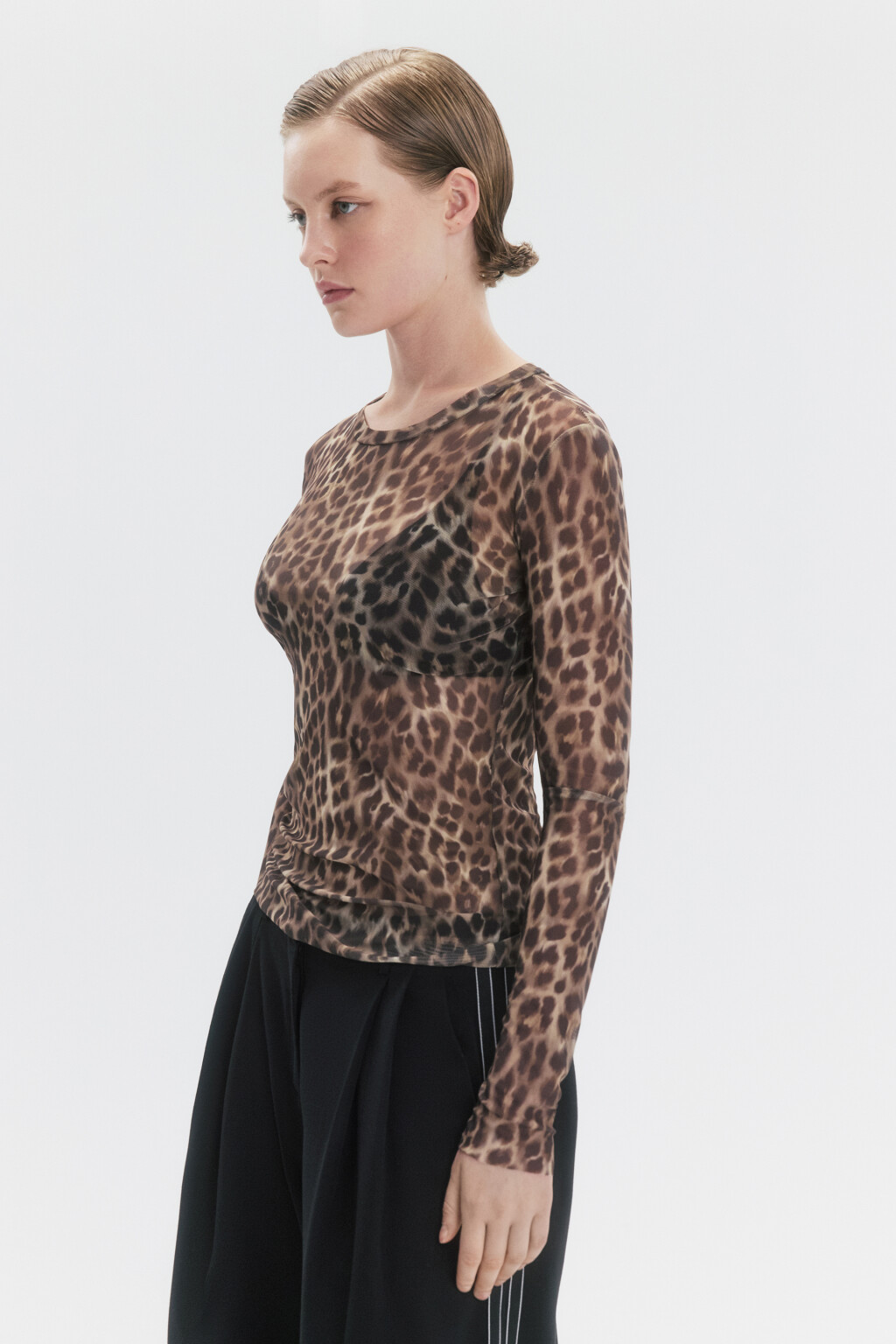 Лонгслив приталенный из полупрозрачной сетки - цвет бежевый - 2