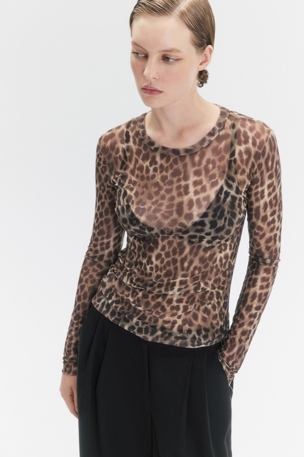 Лонгслив приталенный из полупрозрачной сетки - цвет бежевый - 3