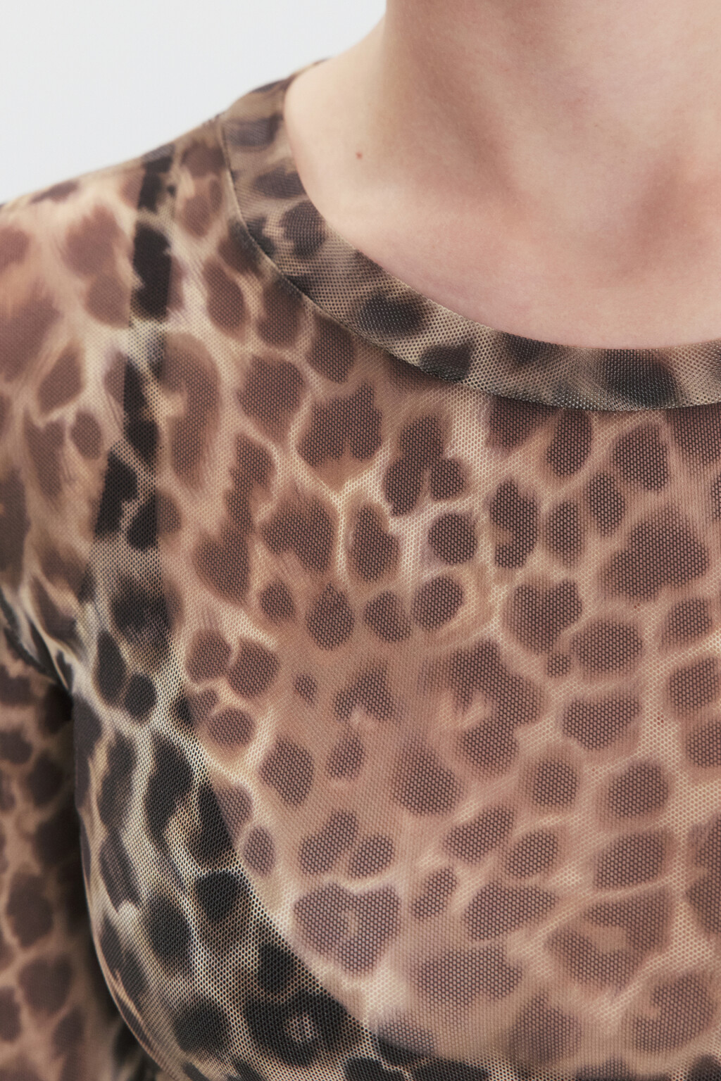 Лонгслив приталенный из полупрозрачной сетки - цвет бежевый - 7