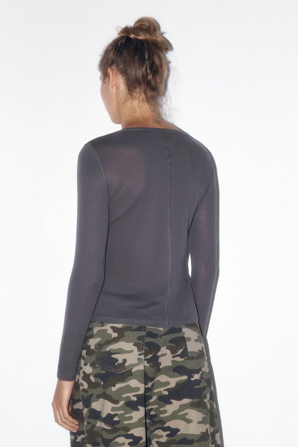 Лонгслив приталенный из тонкого хлопка - цвет серый - 4
