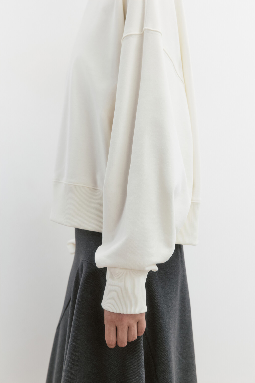 Свитшот oversize укороченный из футера - цвет молочный - 6