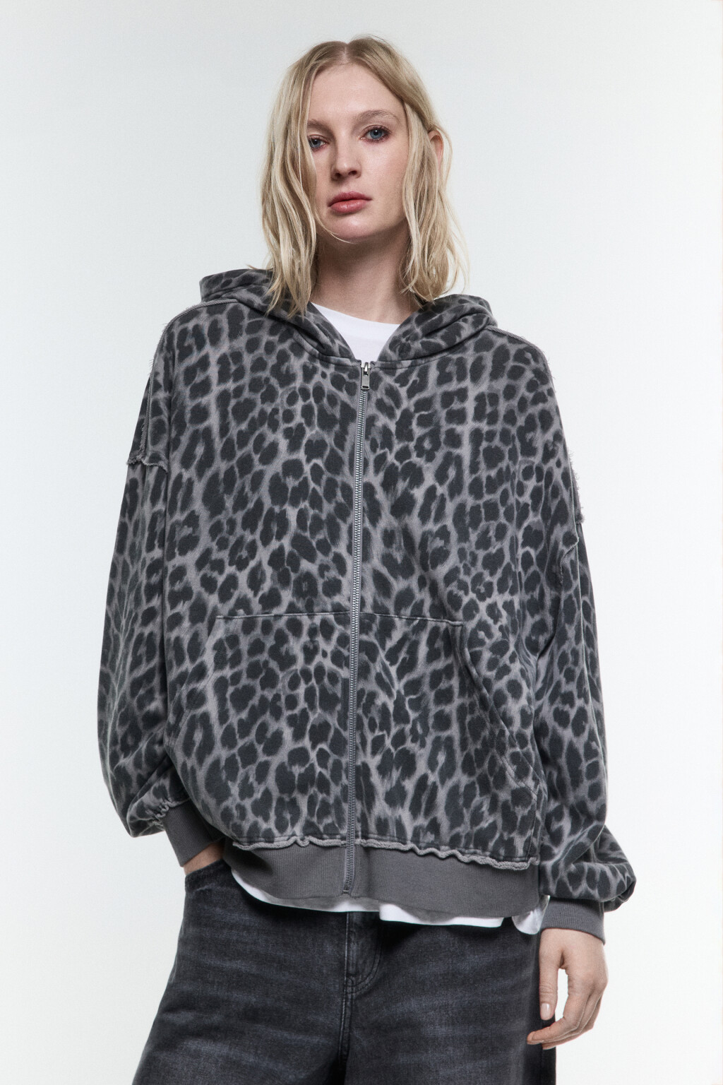 Худи-зипка из футера с леопардовым принтом - цвет серый - 2