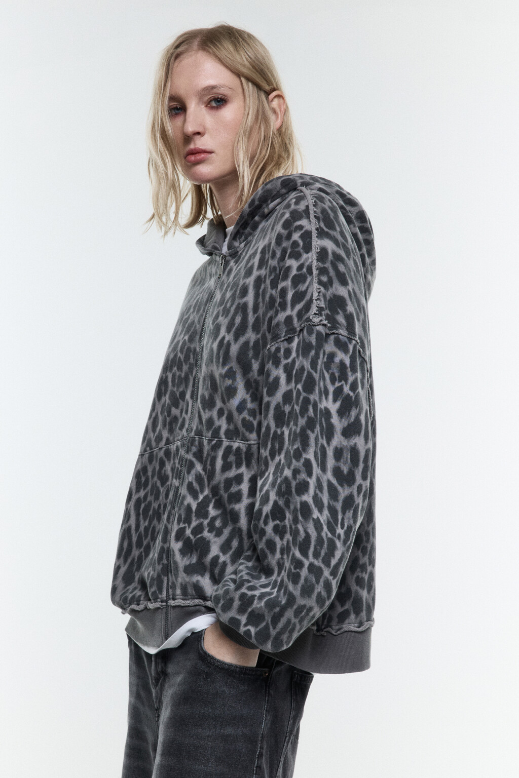 Худи-зипка из футера с леопардовым принтом - цвет серый - 3