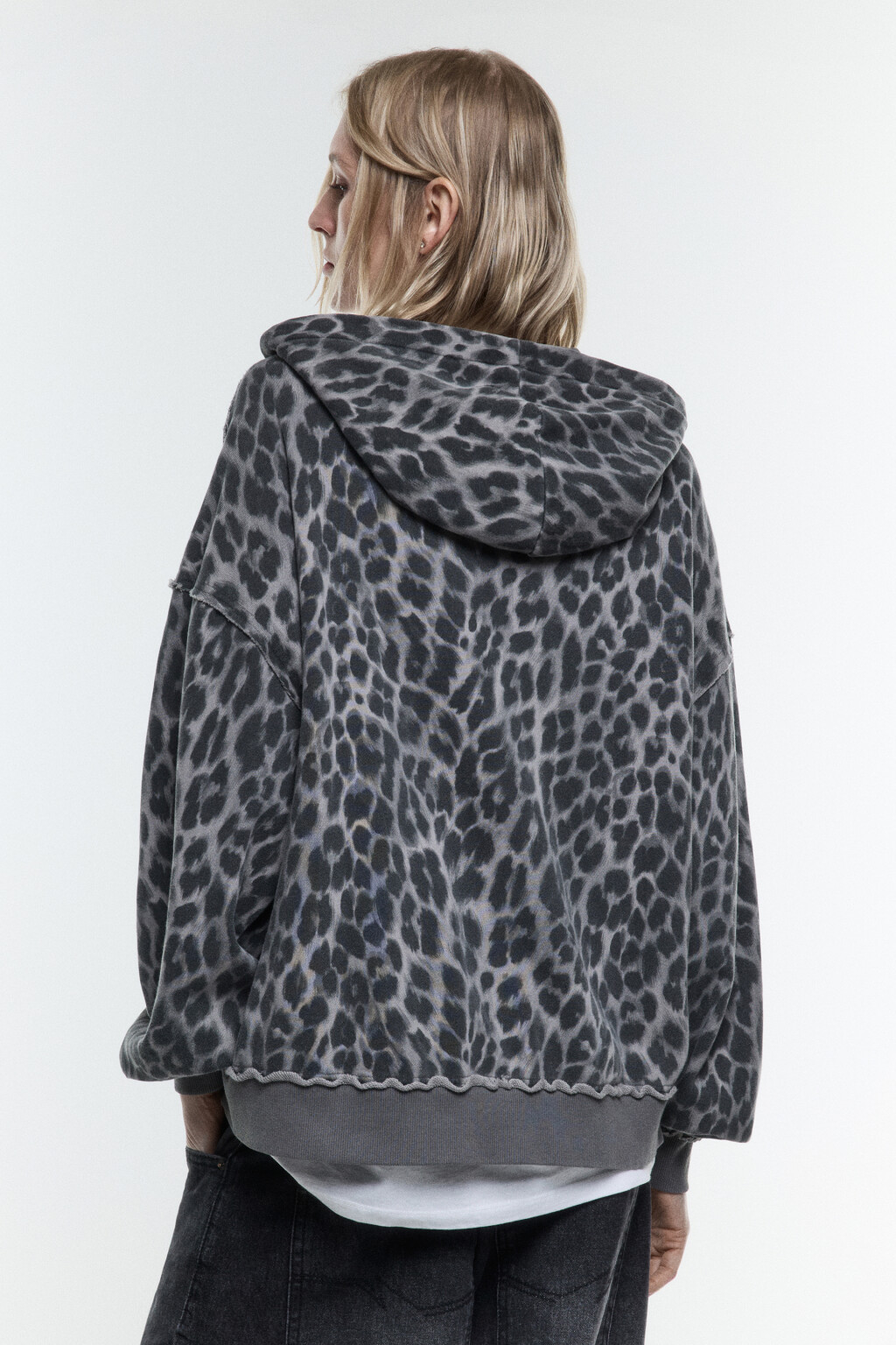 Худи-зипка из футера с леопардовым принтом - цвет серый - 4