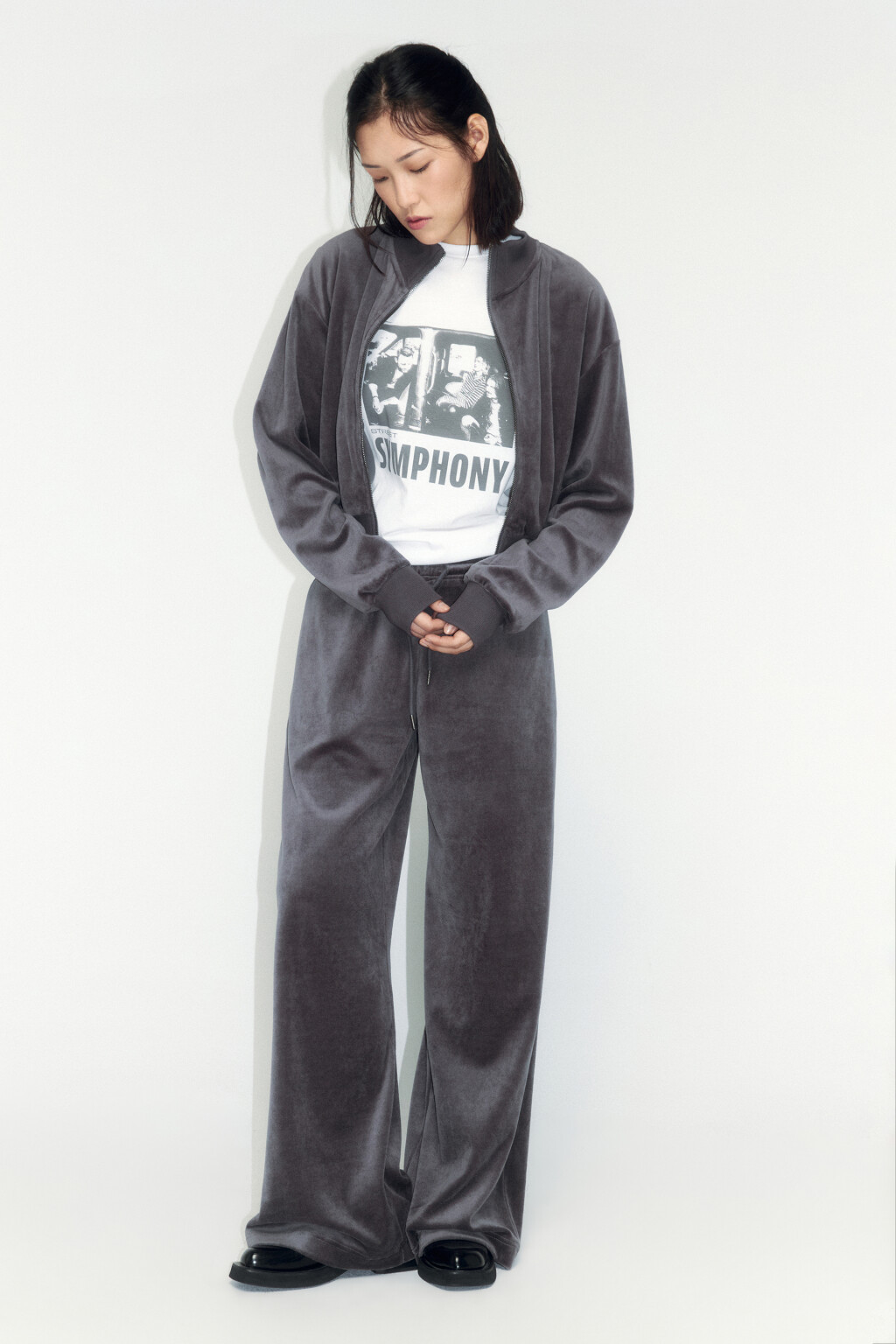 Худи на молнии с велюровой фактурой - цвет серый - 6