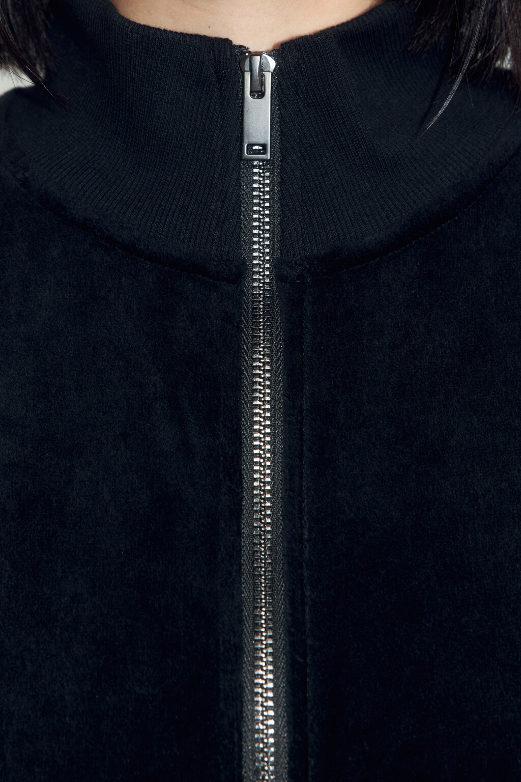 Худи на молнии с велюровой фактурой - цвет черный - 7