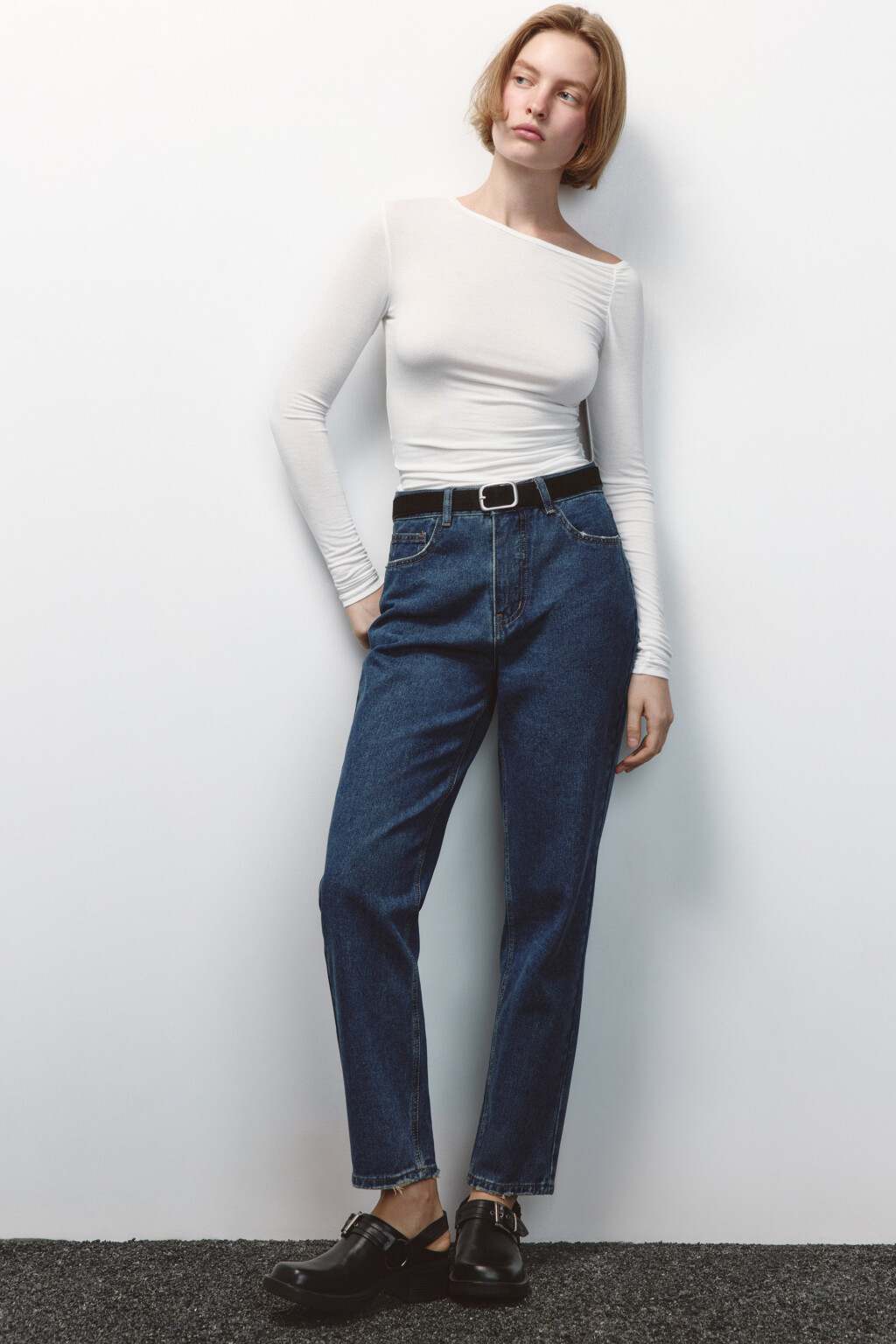 Джинсы mom с высокой посадкой и ремнем - цвет темный тинт - 1