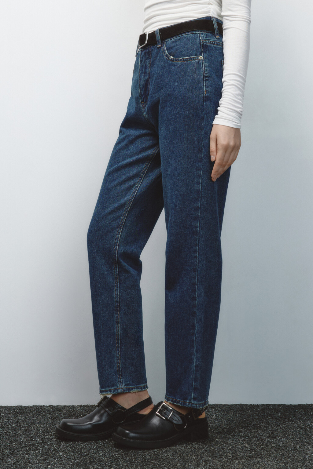 Джинсы mom с высокой посадкой и ремнем - цвет темный тинт - 3