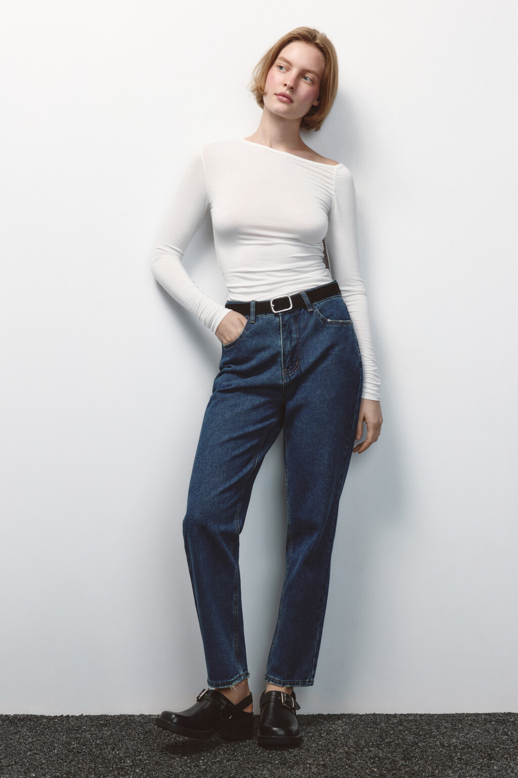 Джинсы mom с высокой посадкой и ремнем - цвет темный тинт - 5