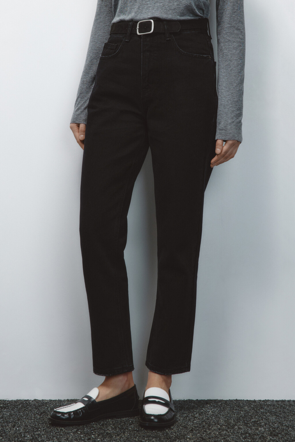 Джинсы mom с высокой посадкой и ремнем - цвет черный - 2