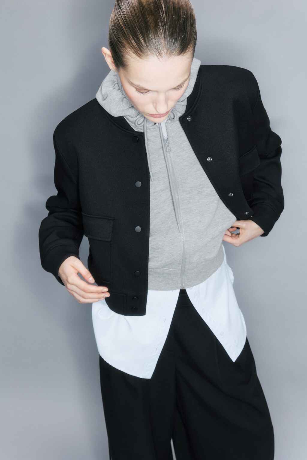 Жакет-бомбер укороченный с накладными карманами - цвет черный - 1