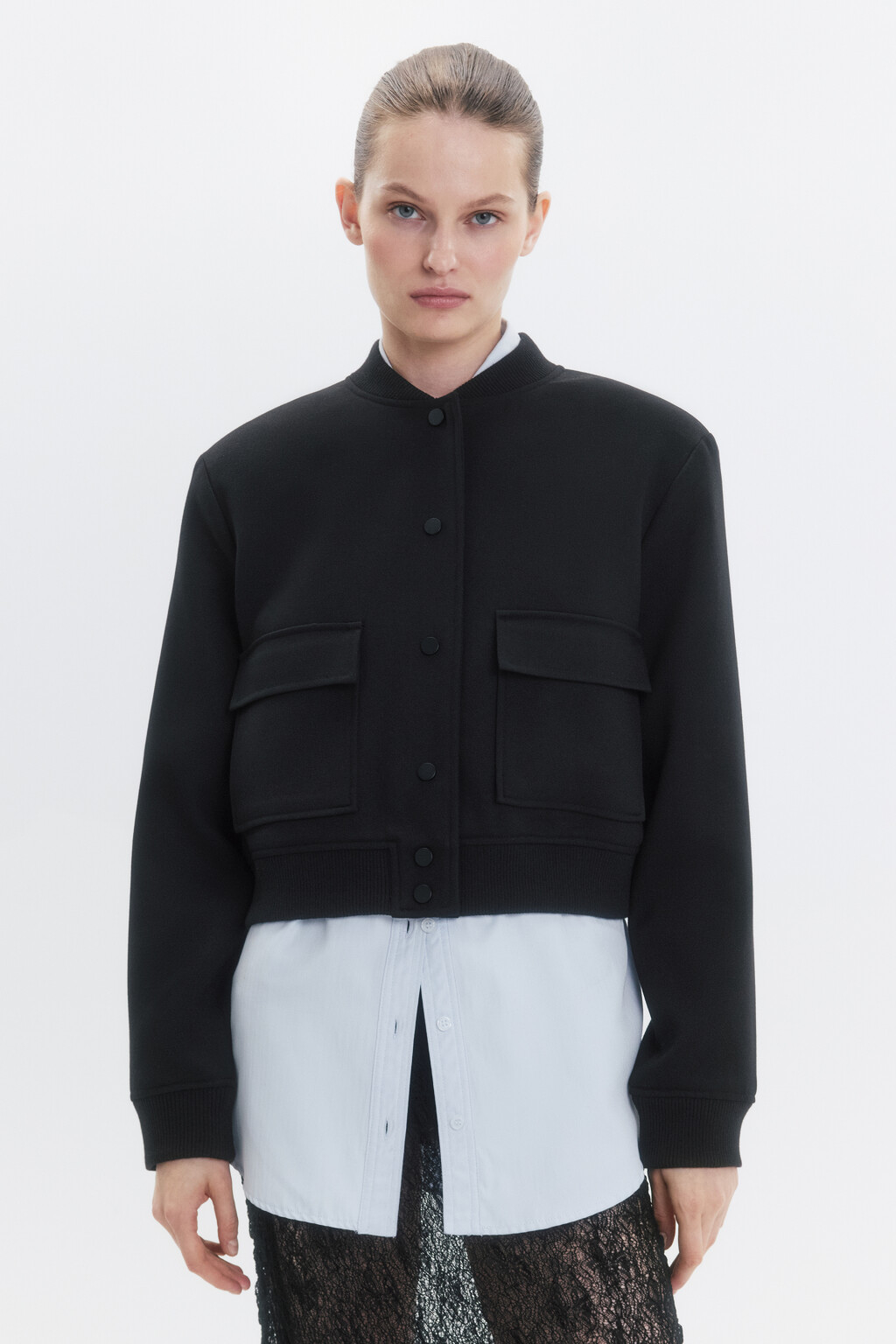 Жакет-бомбер укороченный с накладными карманами - цвет черный - 4