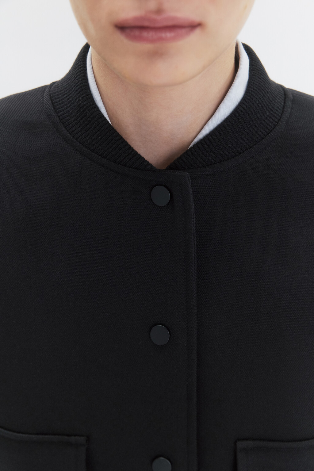 Жакет-бомбер укороченный с накладными карманами - цвет черный - 9