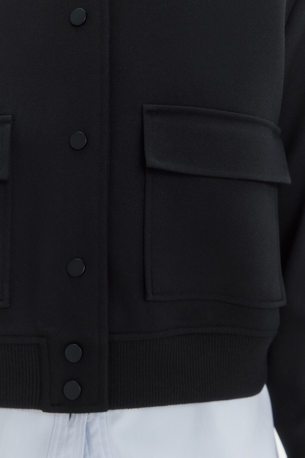 Жакет-бомбер укороченный с накладными карманами - цвет черный - 10