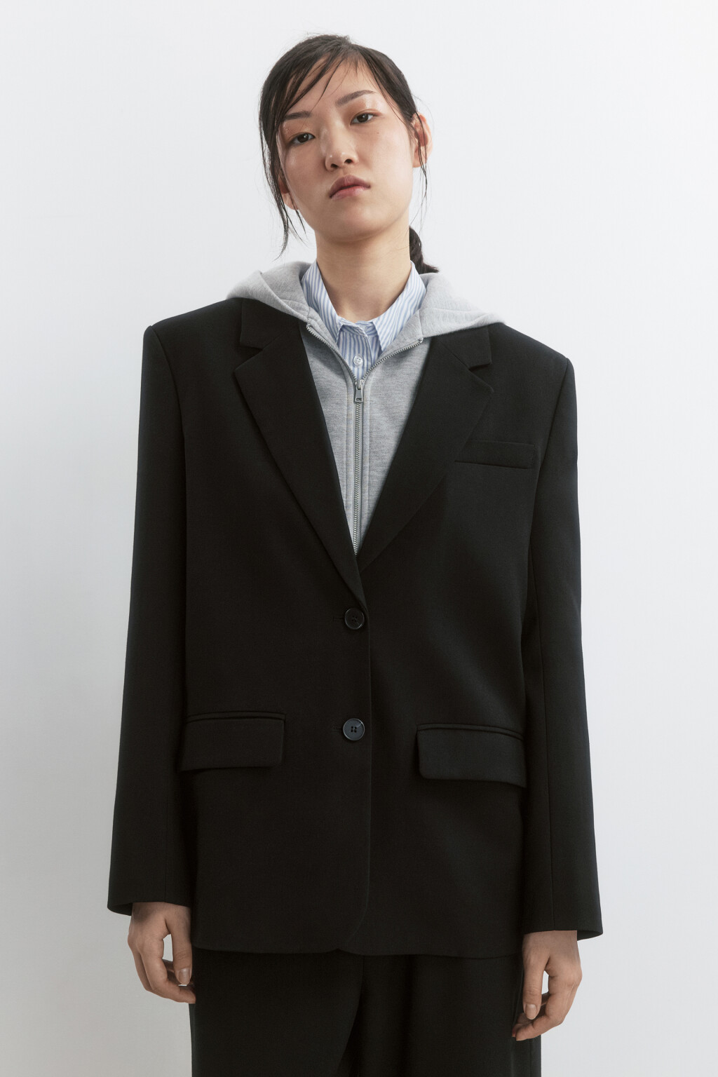 Пиджак однобортный с имитацией худи с капюшоном - цвет черный - 3