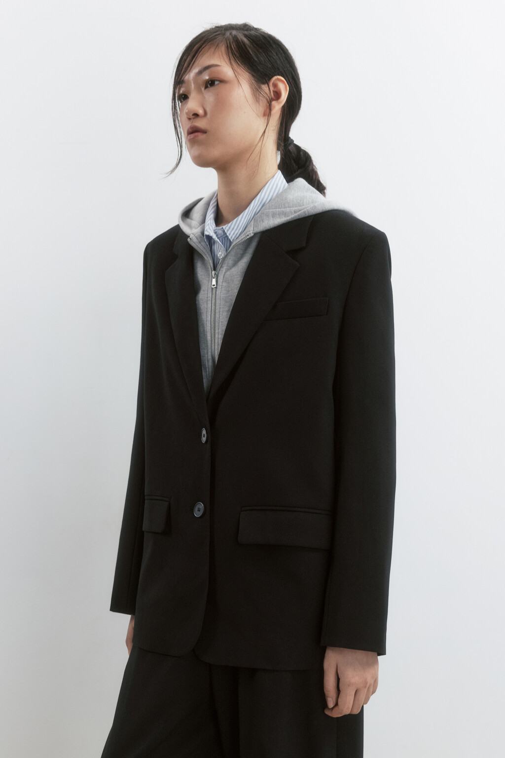 Пиджак однобортный с имитацией худи с капюшоном - цвет черный - 4