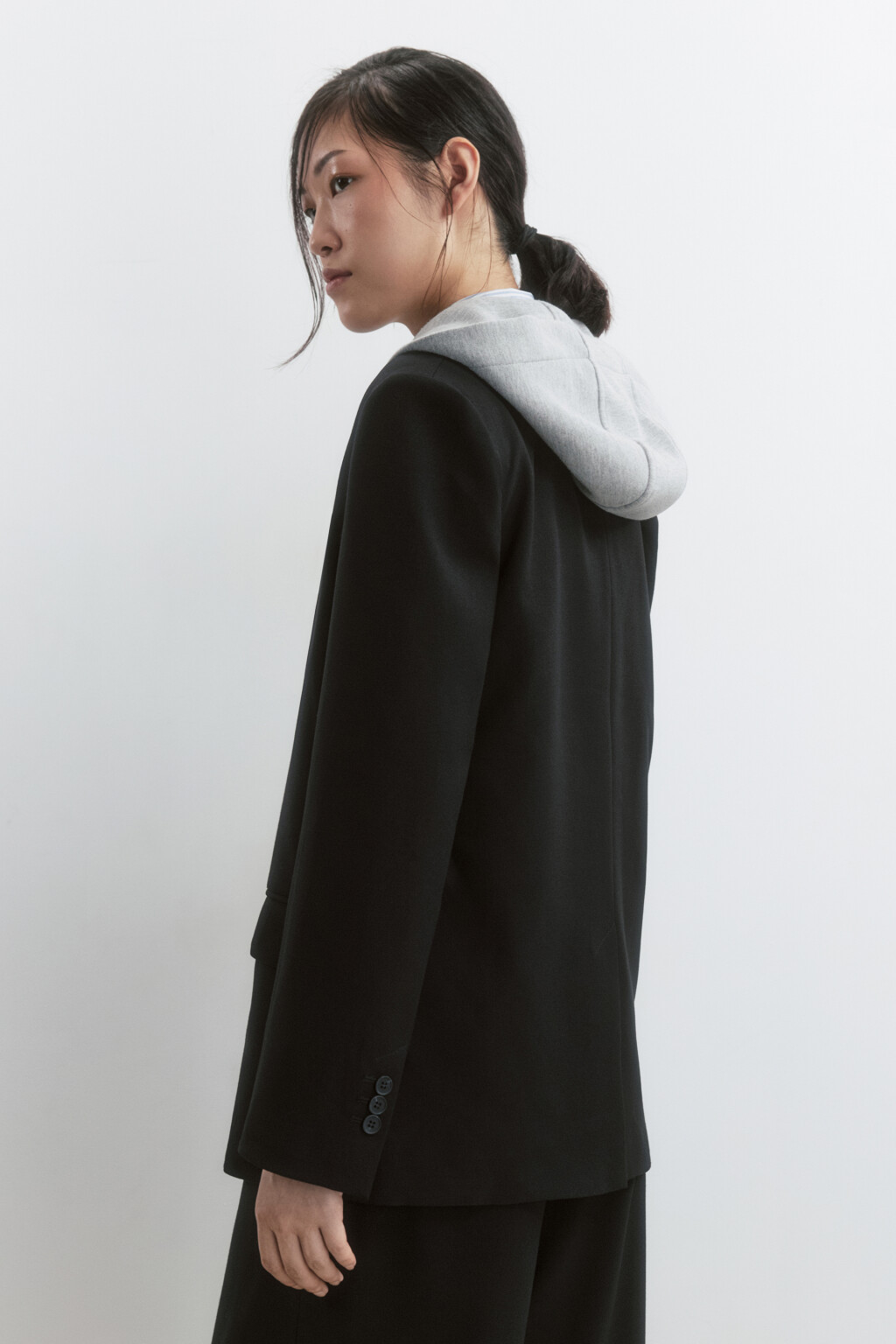 Пиджак однобортный с имитацией худи с капюшоном - цвет черный - 5