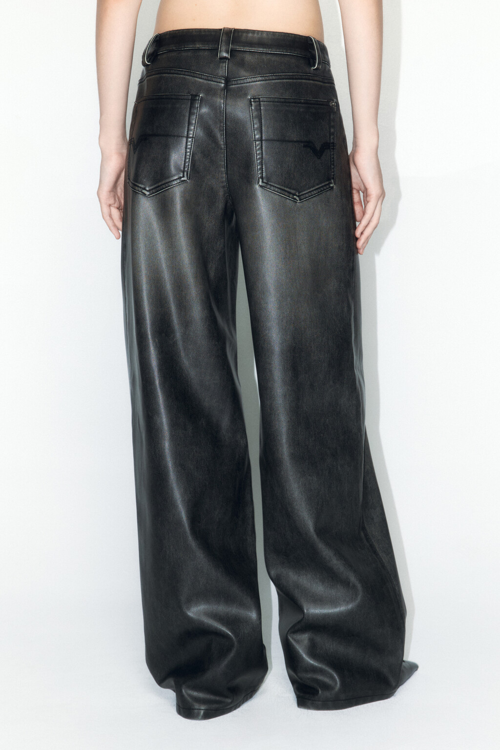 Брюки широкие из стираной искусственной кожи - цвет серый - 5